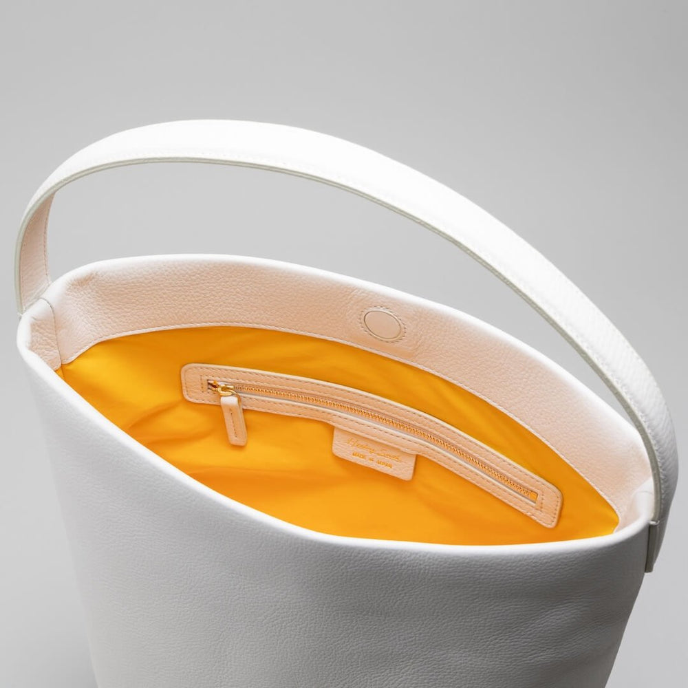 The Soft Bucket [ザ・ソフト・バケット] 日本でつくる、本革なのに